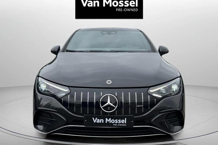 Grå Mercedes EQE 43 AMG fra 2023