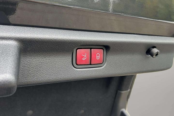 Grå Mercedes EQE 43 AMG fra 2023