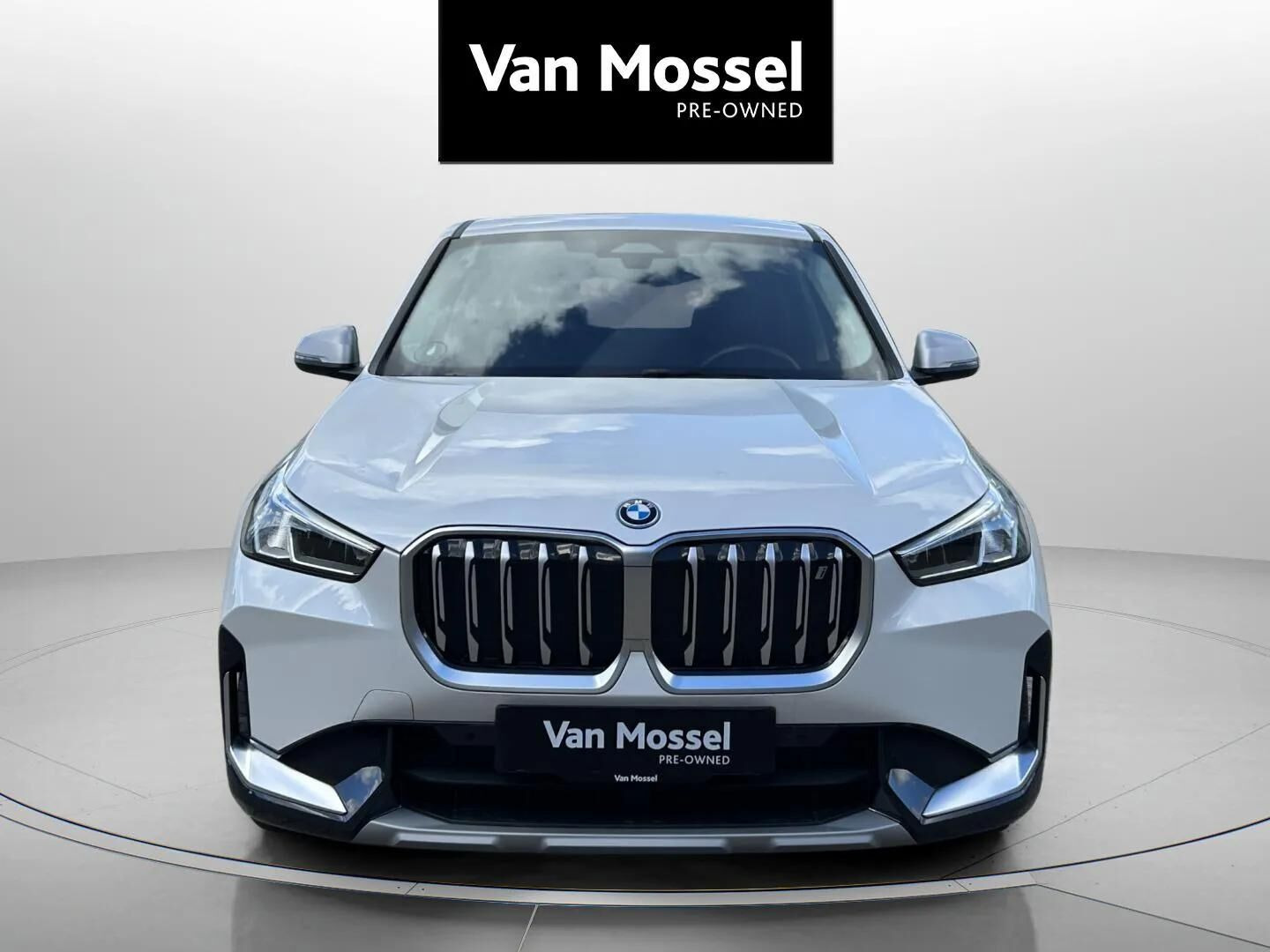 Hvid BMW iX1 fra 2023