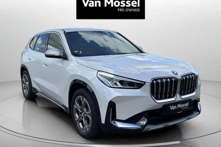 Hvid BMW iX1 fra 2023