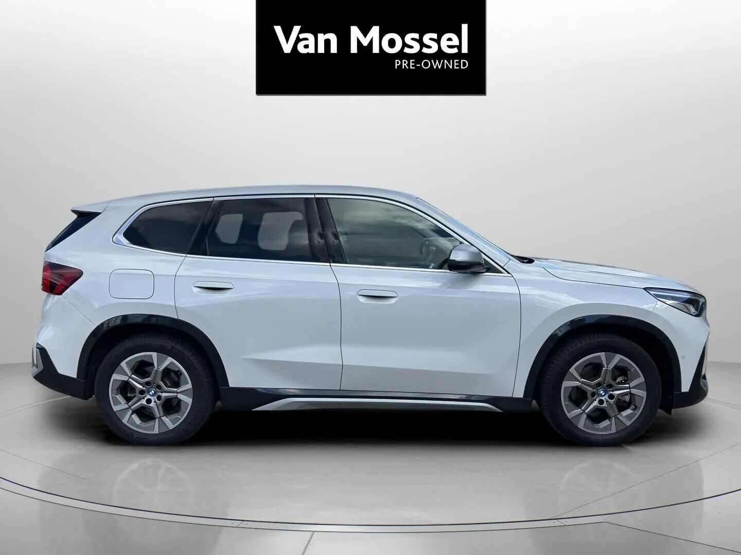 Hvid BMW iX1 fra 2023