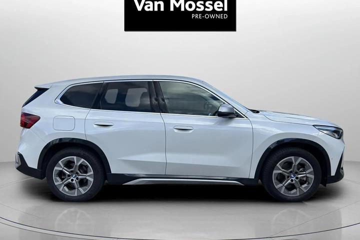 Hvid BMW iX1 fra 2023