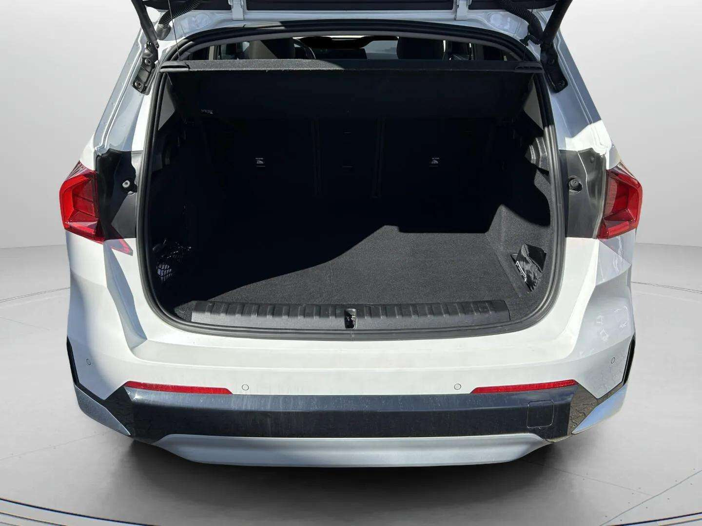 Hvid BMW iX1 fra 2023