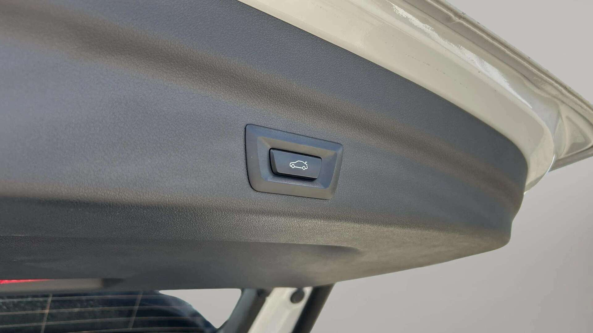 Hvid BMW iX1 fra 2023