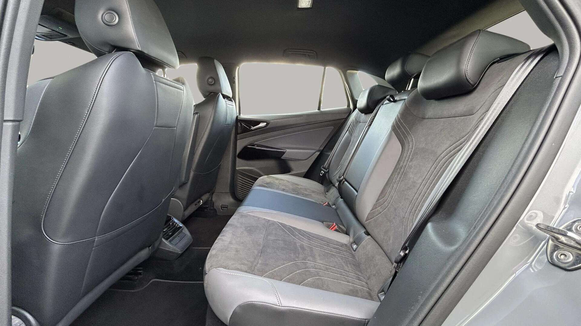 Grå VW ID.4 fra 2023