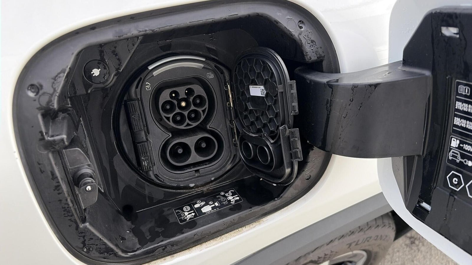 Hvid Mercedes EQA250 fra 2021