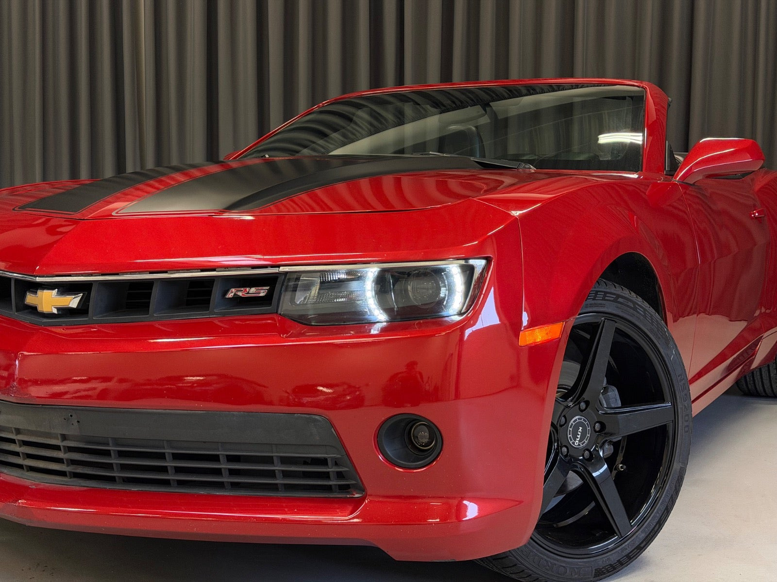 Rød Chevrolet Camaro fra 2013