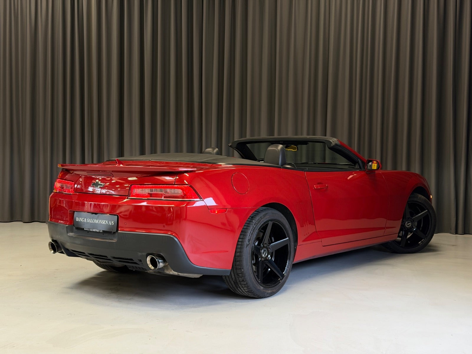 Rød Chevrolet Camaro fra 2013