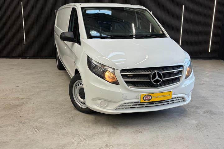 Gul Mercedes Vito 119 fra 2018