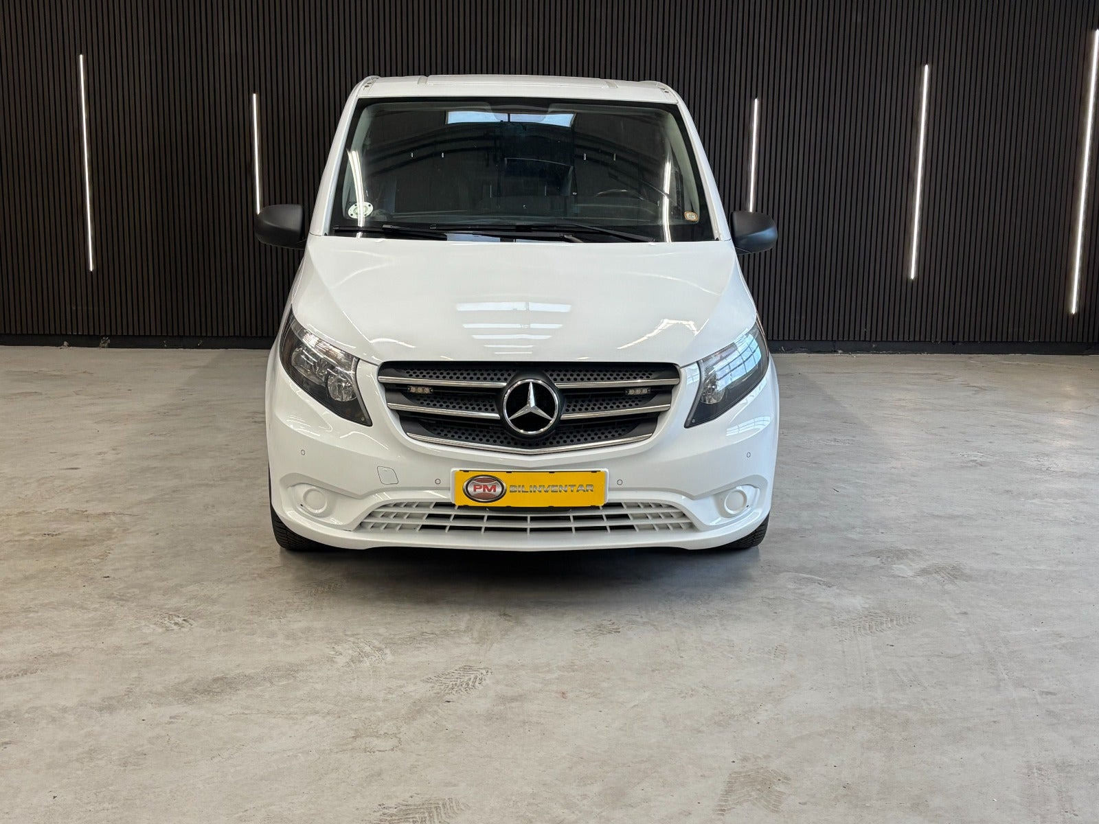 Gul Mercedes Vito 119 fra 2018