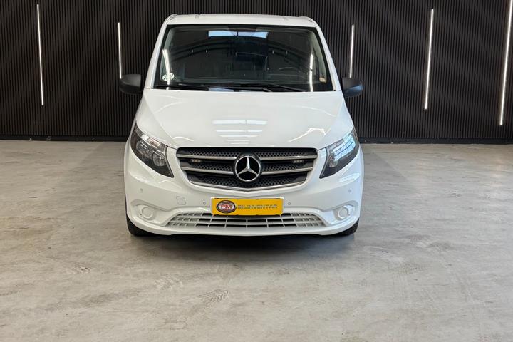 Gul Mercedes Vito 119 fra 2018