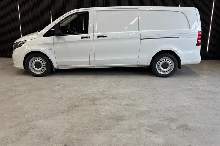 Gul Mercedes Vito 119 fra 2018