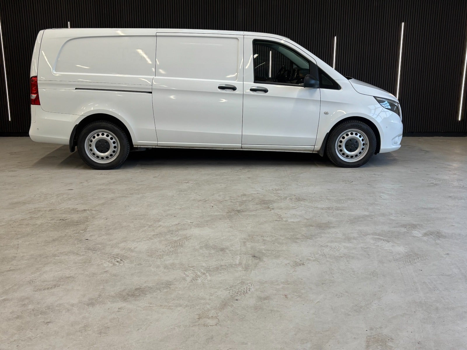 Gul Mercedes Vito 119 fra 2018
