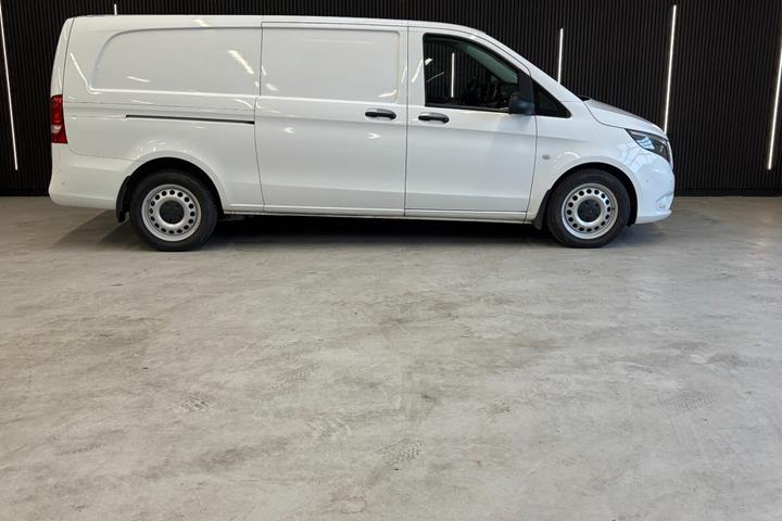 Gul Mercedes Vito 119 fra 2018