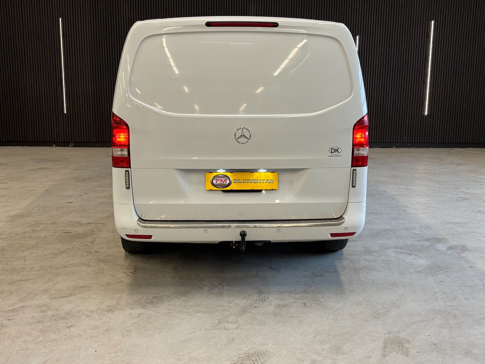 Gul Mercedes Vito 119 fra 2018
