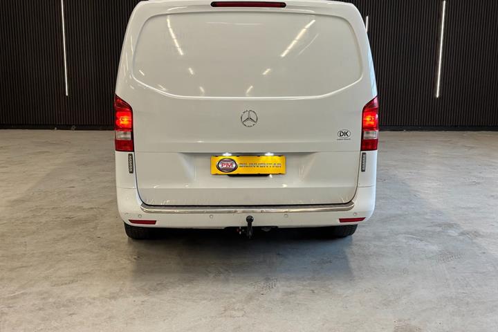 Gul Mercedes Vito 119 fra 2018