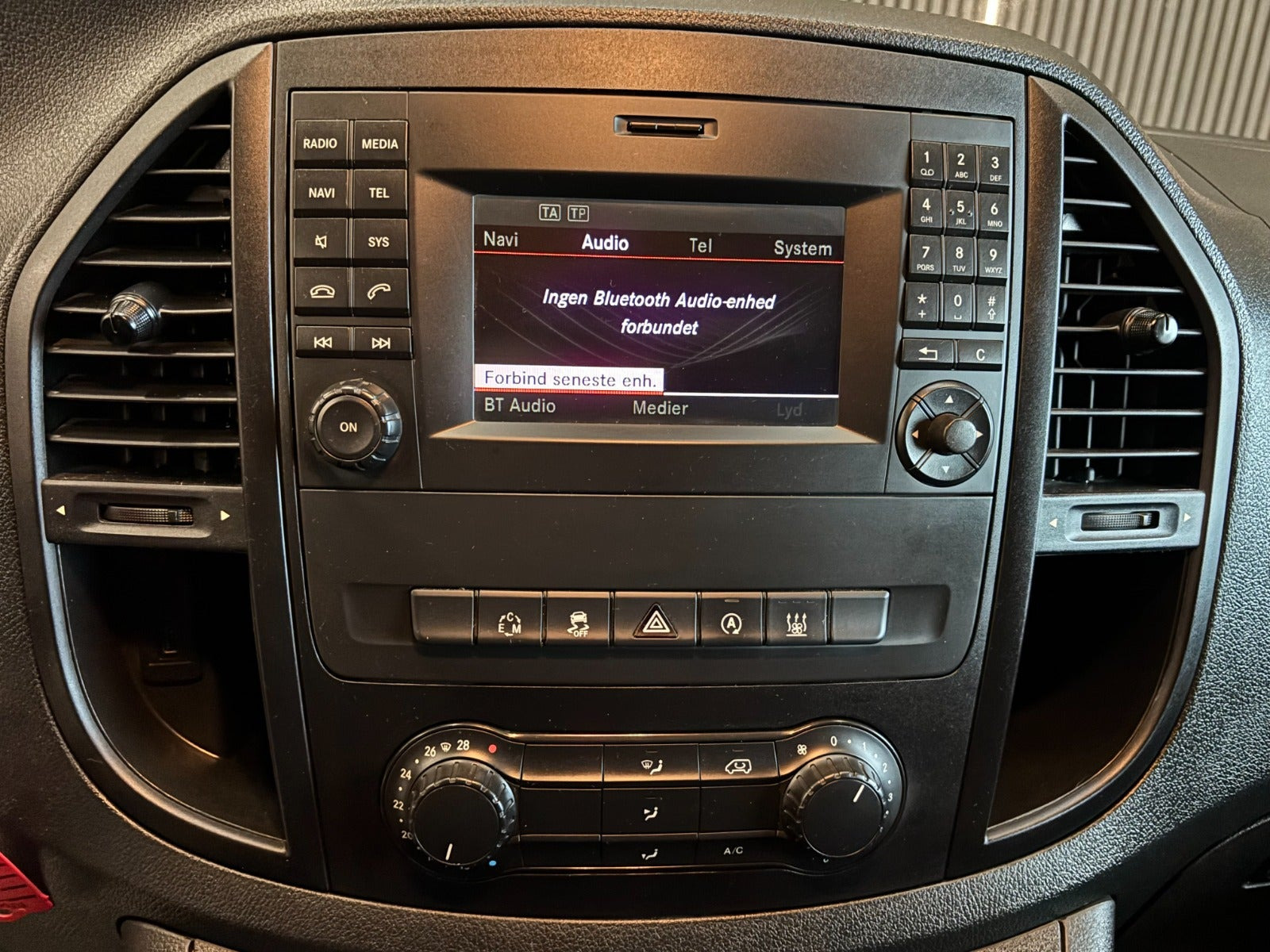 Gul Mercedes Vito 119 fra 2018