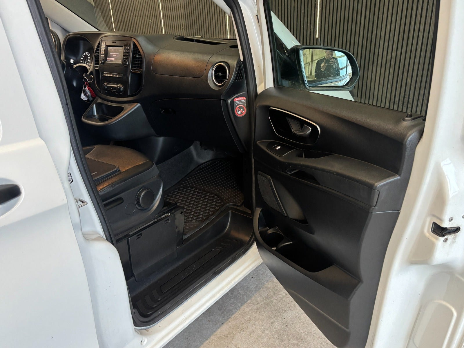 Gul Mercedes Vito 119 fra 2018