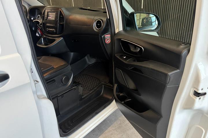 Gul Mercedes Vito 119 fra 2018