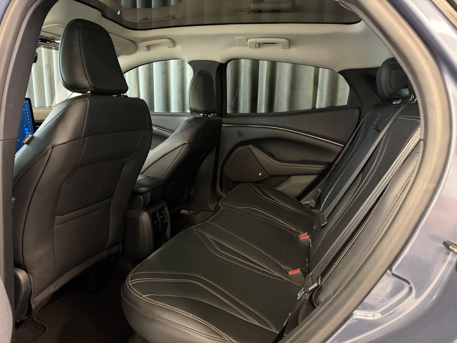 Blå Ford Mustang Mach-E fra 2021