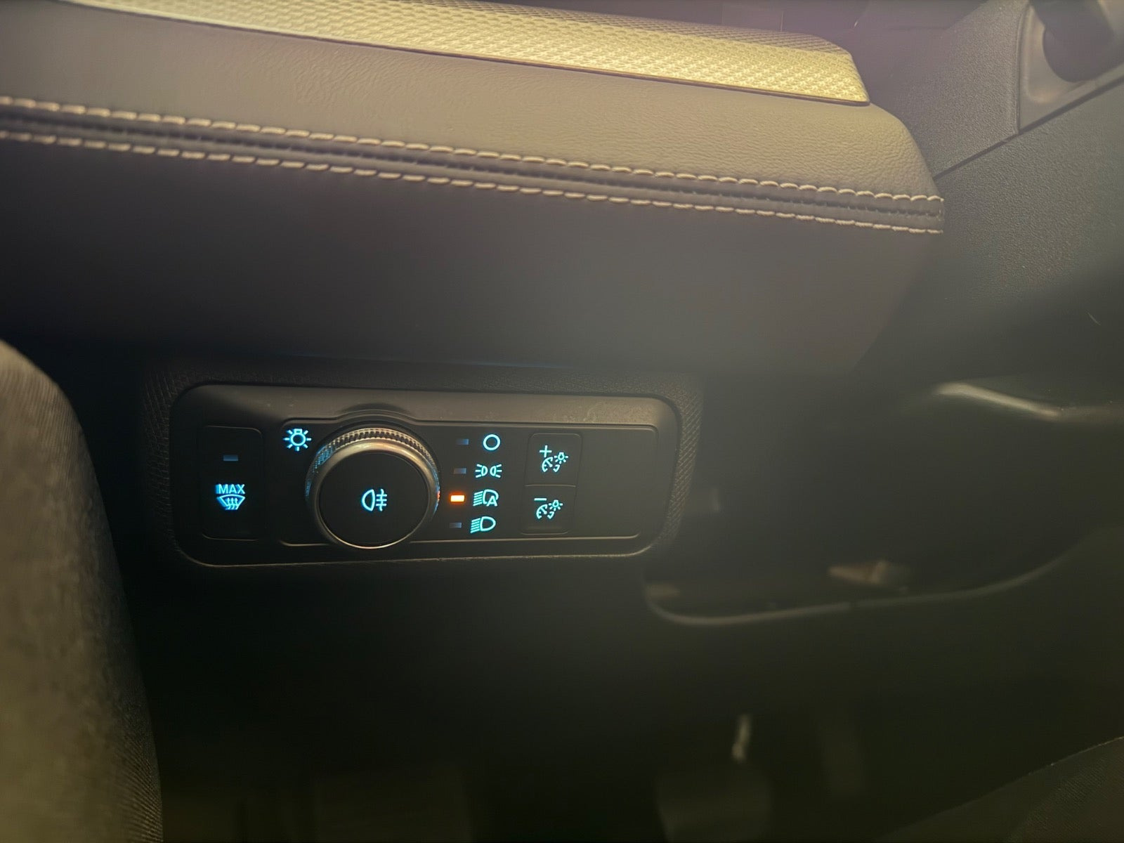Blå Ford Mustang Mach-E fra 2021