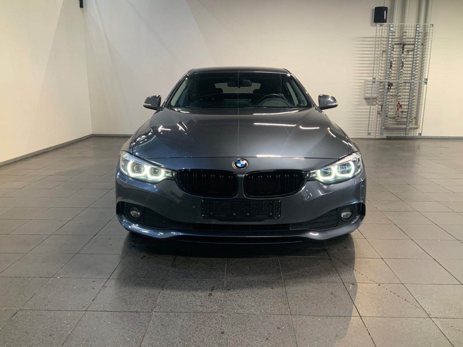 Grå BMW 420d fra 2019
