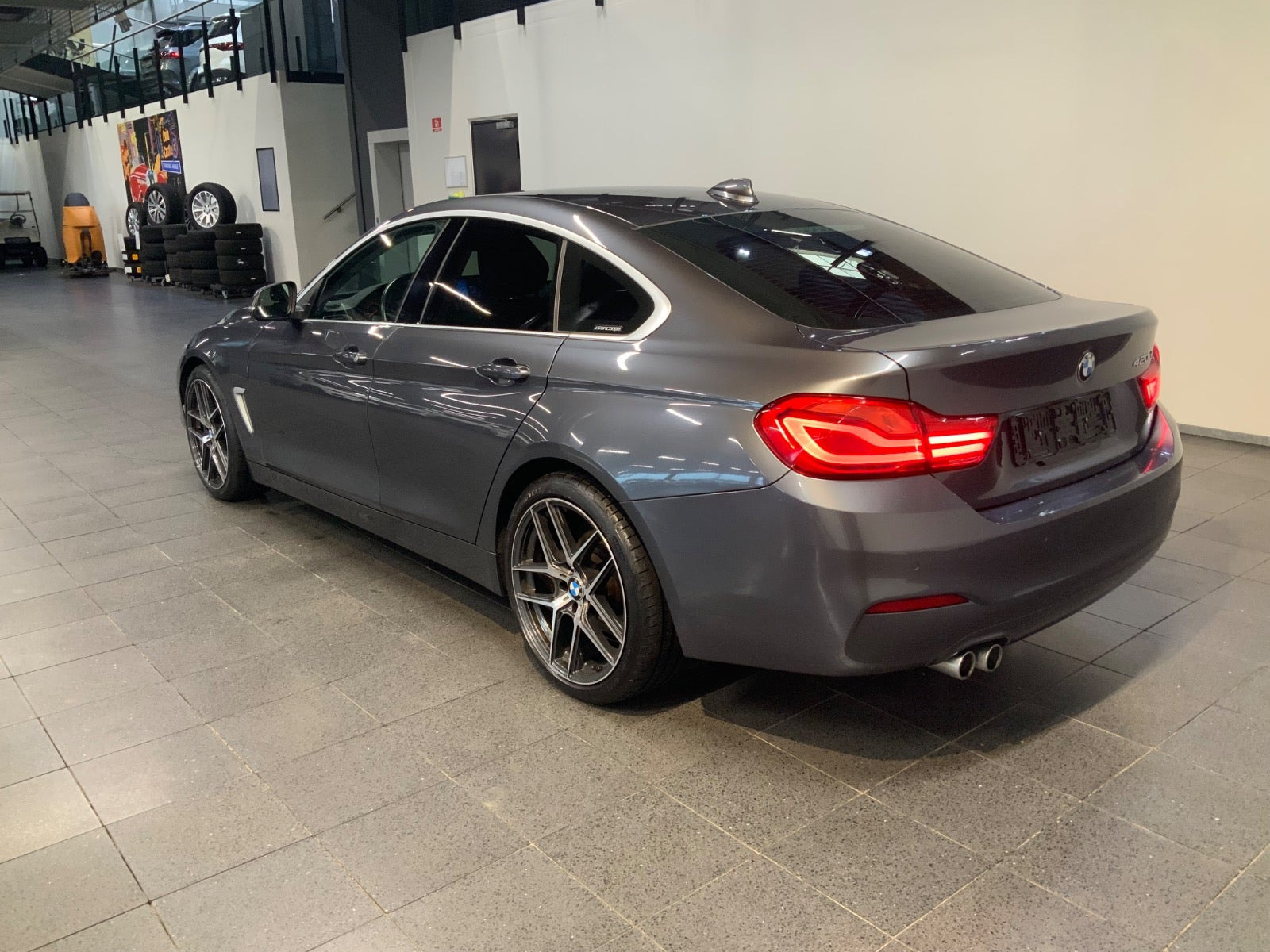 Grå BMW 420d fra 2019