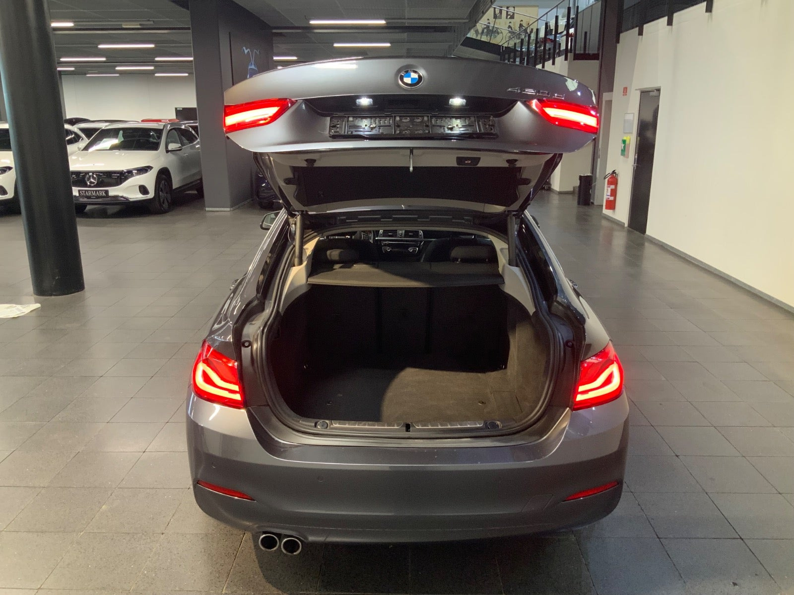 Grå BMW 420d fra 2019