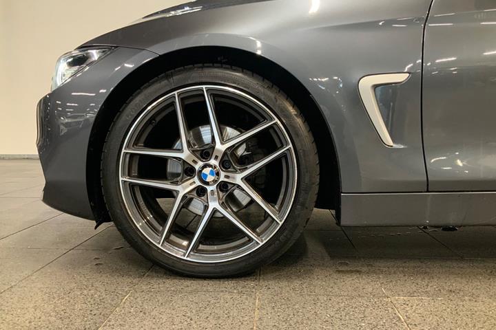 Grå BMW 420d fra 2019