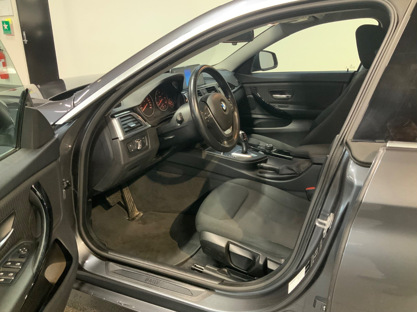 Grå BMW 420d fra 2019