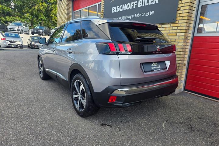 Sølv Peugeot 3008 fra 2017