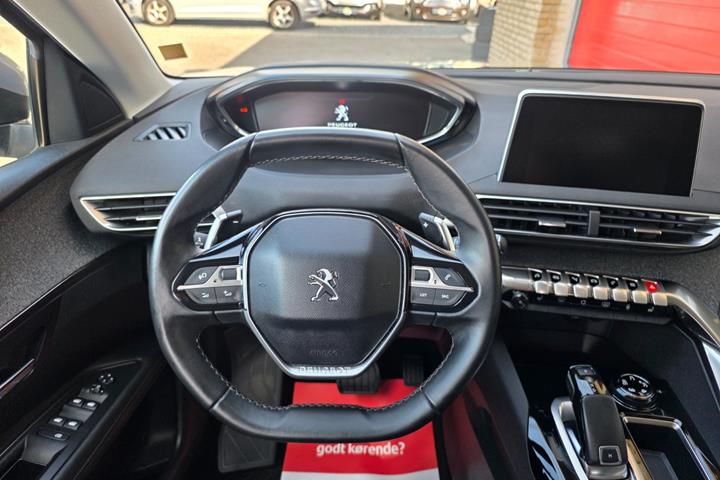 Sølv Peugeot 3008 fra 2017