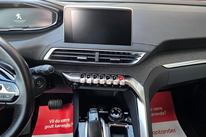 Sølv Peugeot 3008 fra 2017