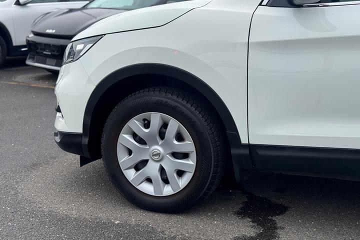 Hvid Nissan Qashqai fra 2020