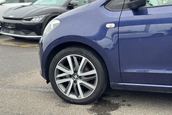 Blå VW UP! fra 2016