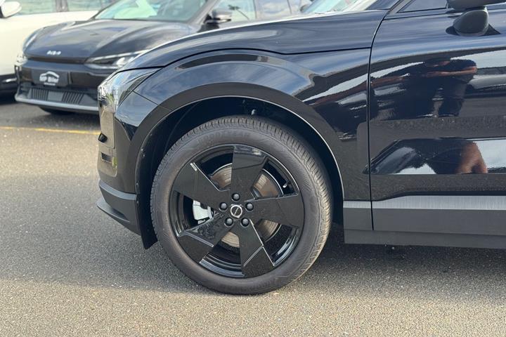 Sort Volvo EX30 fra 2026