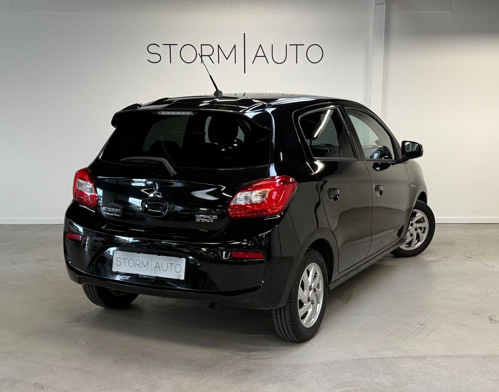 Sort Mitsubishi Space Star fra 2019
