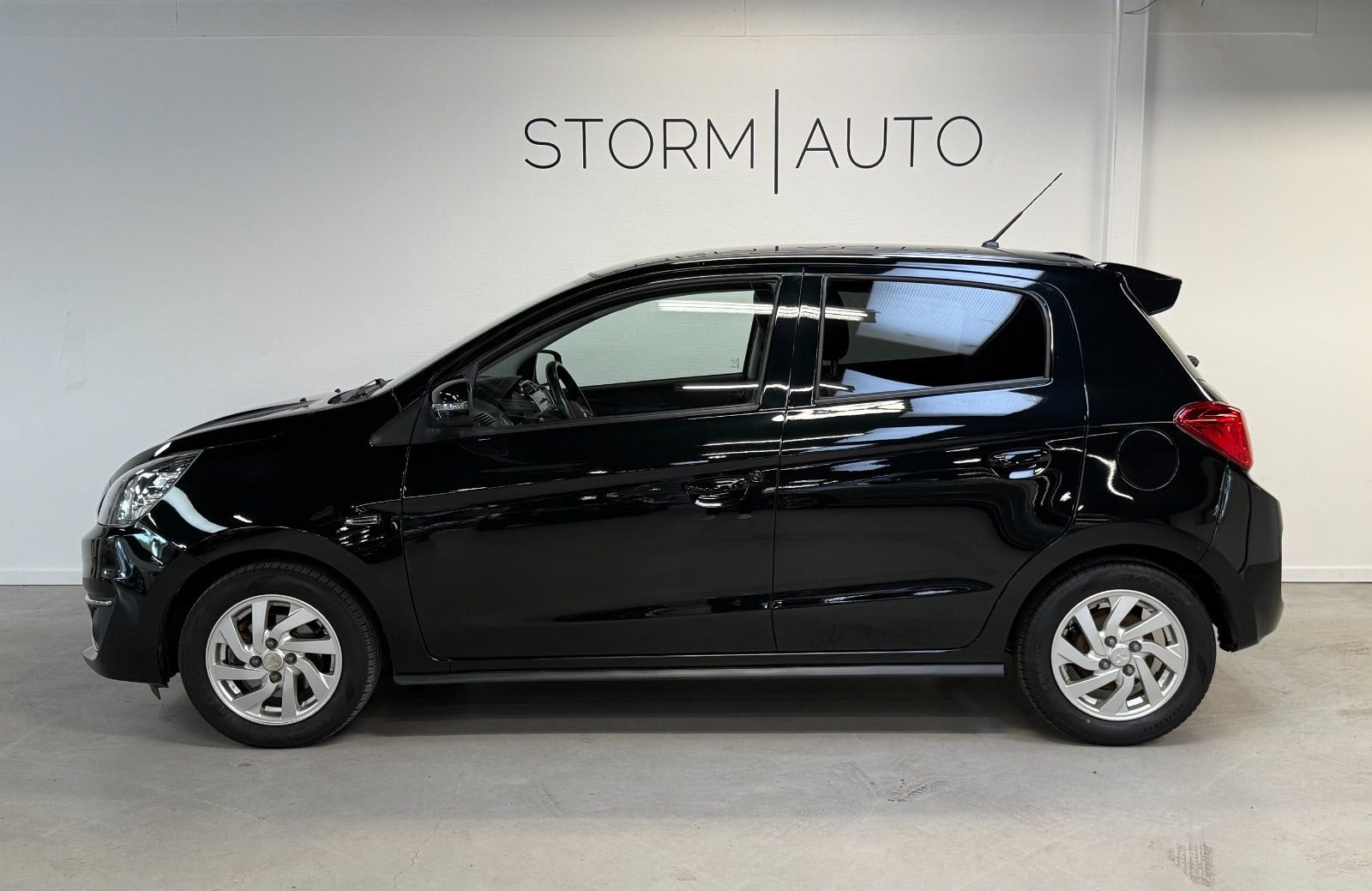 Sort Mitsubishi Space Star fra 2019