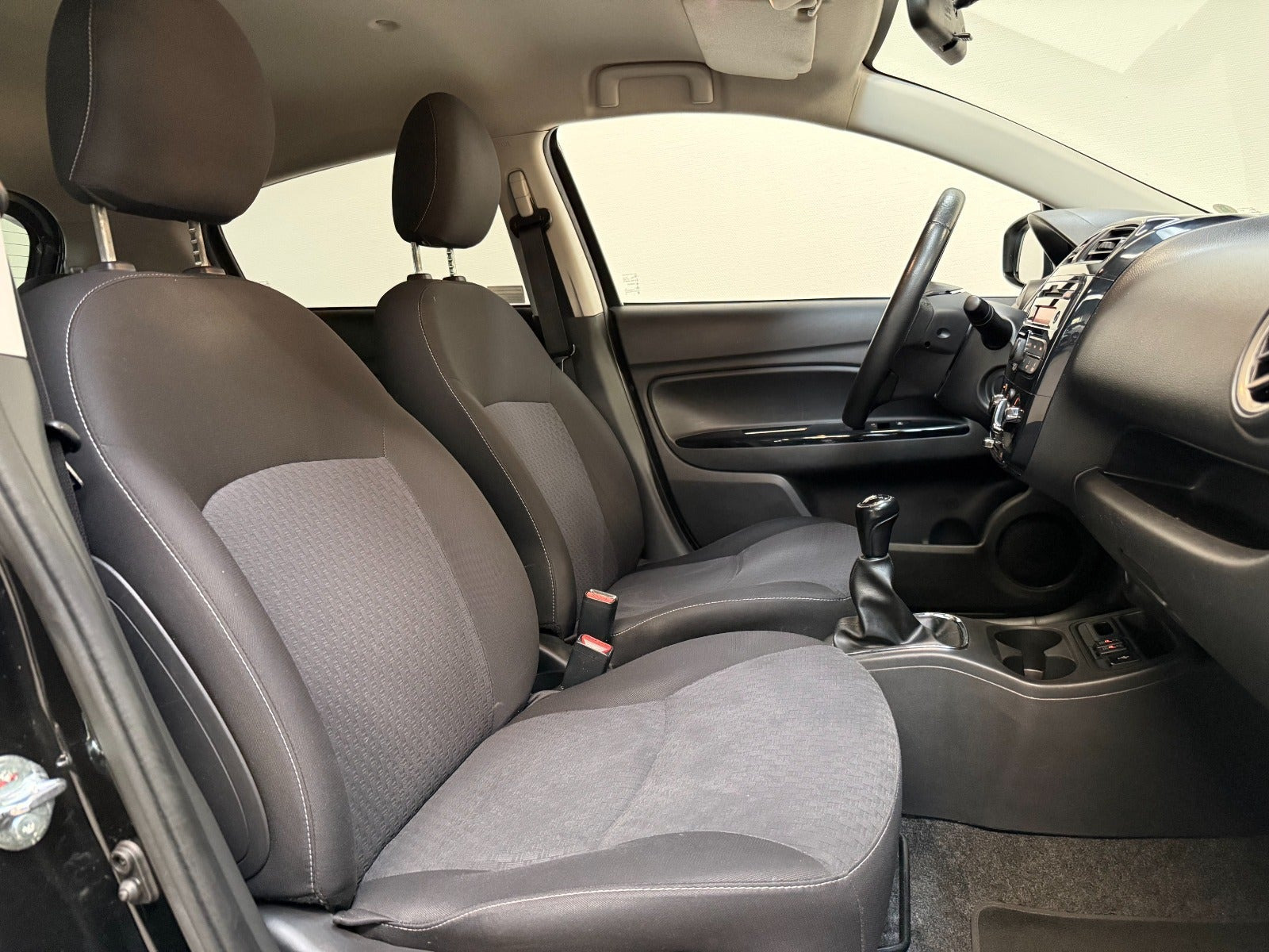 Sort Mitsubishi Space Star fra 2019