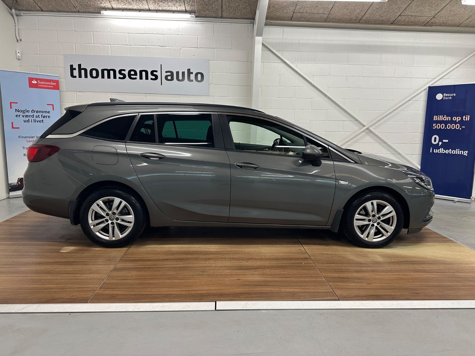 Grå Opel Astra fra 2019