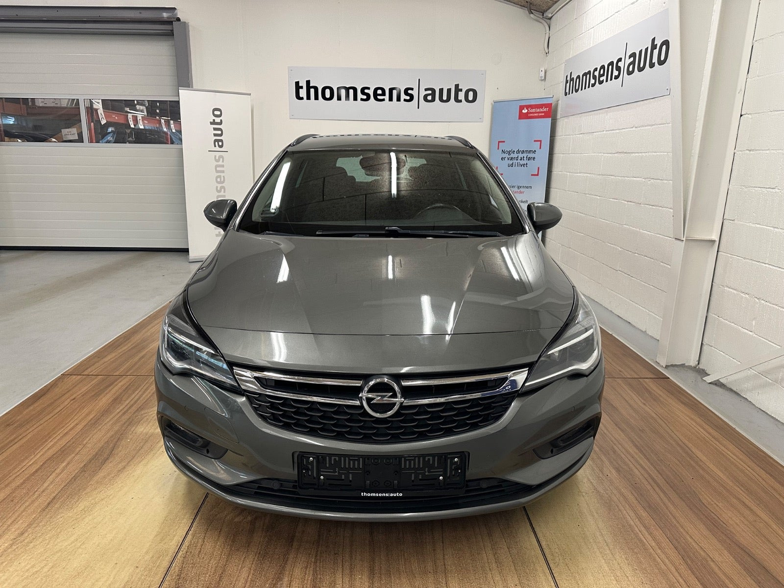 Grå Opel Astra fra 2019