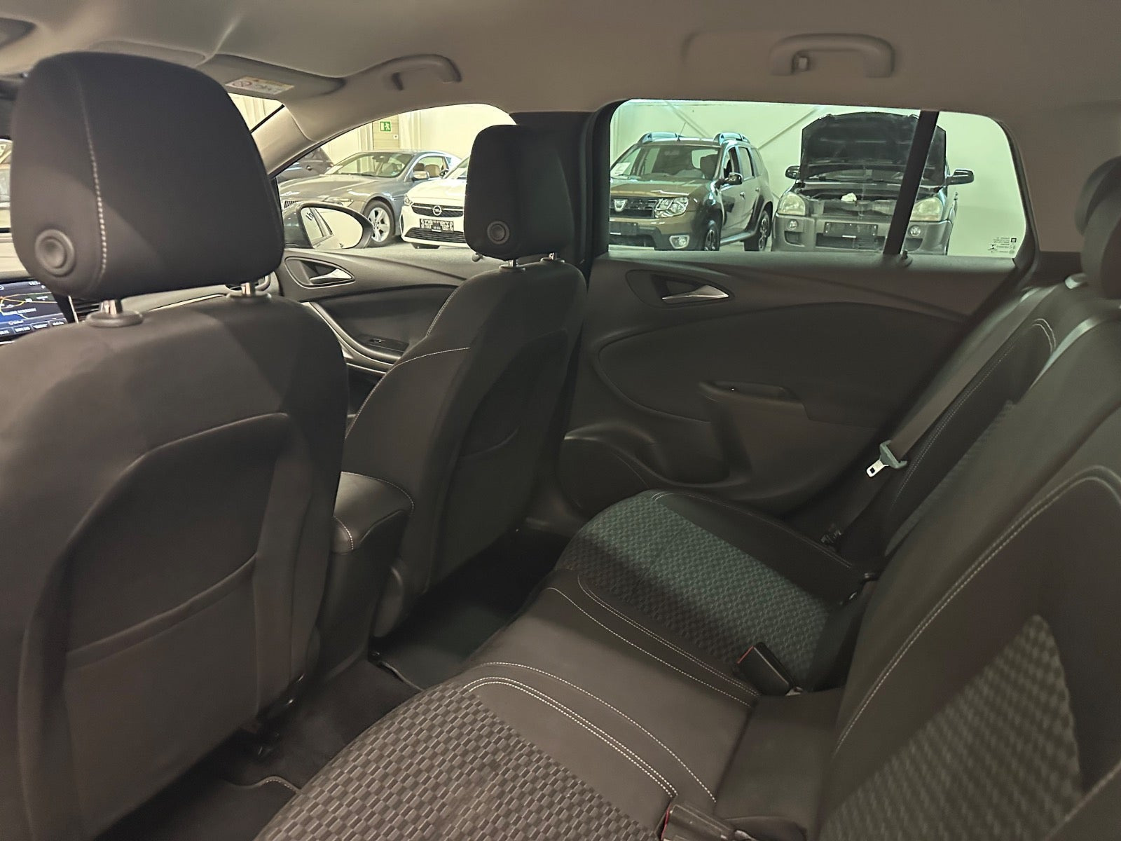 Grå Opel Astra fra 2019