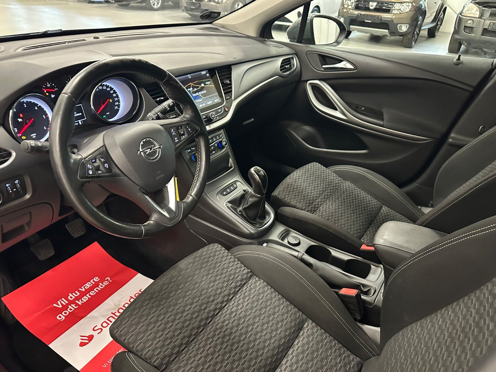 Grå Opel Astra fra 2019