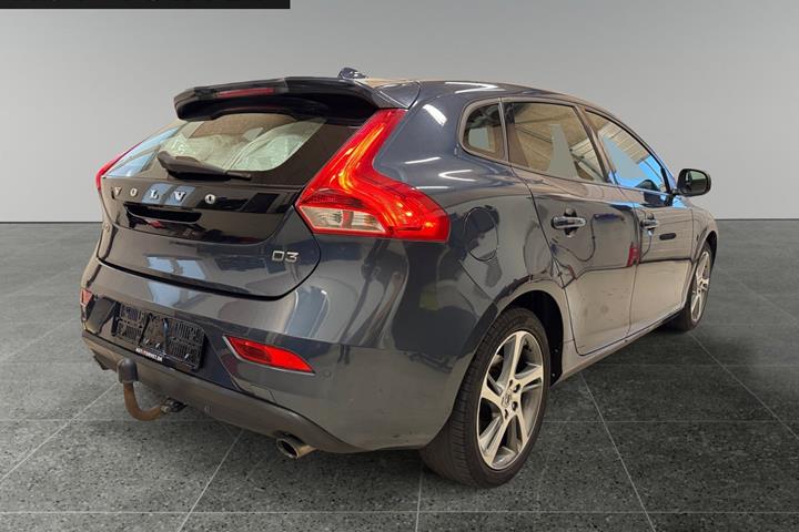Blå Volvo V40 fra 2018