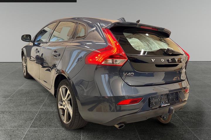 Blå Volvo V40 fra 2018