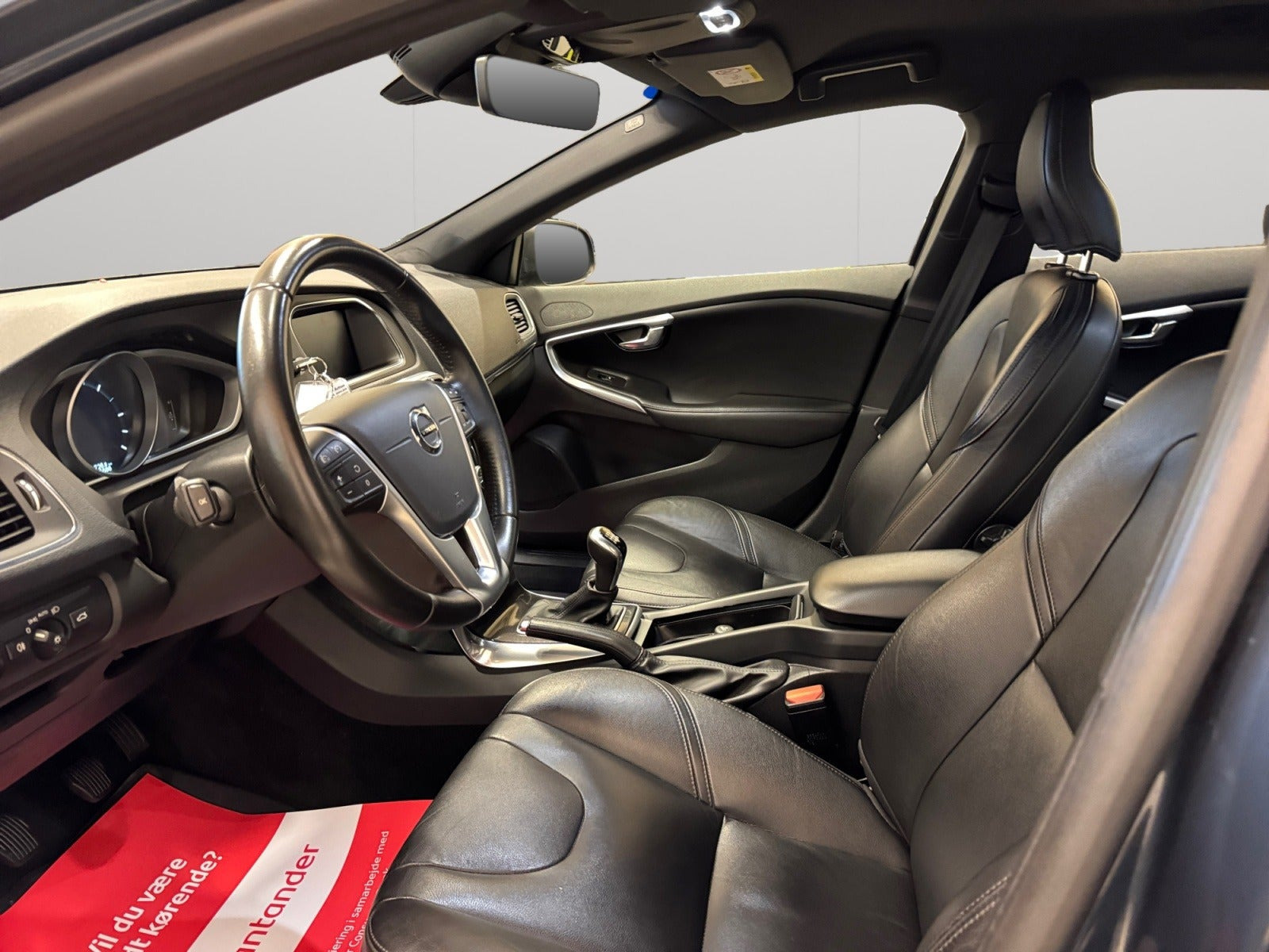 Blå Volvo V40 fra 2018