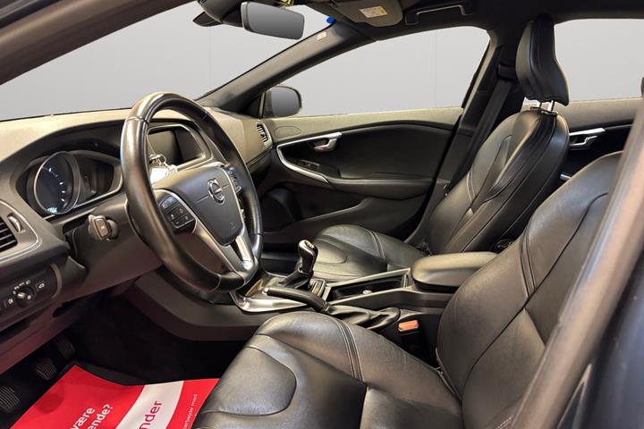 Blå Volvo V40 fra 2018