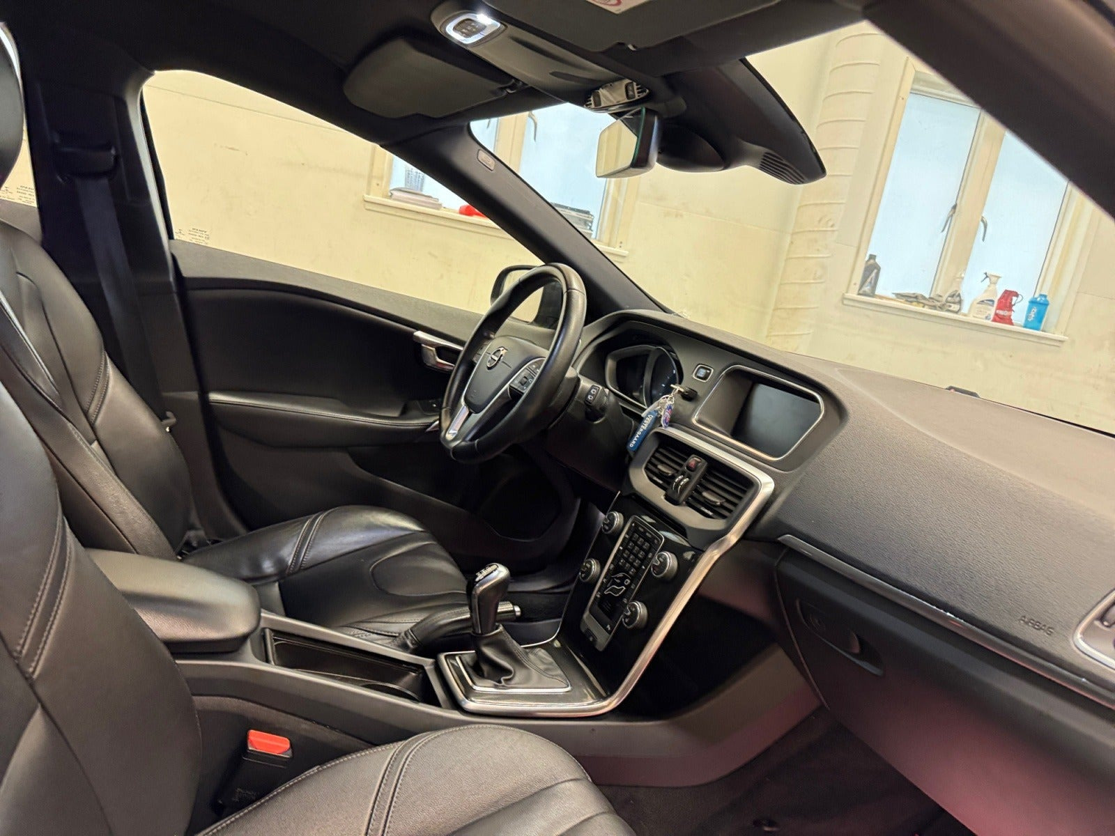 Blå Volvo V40 fra 2018