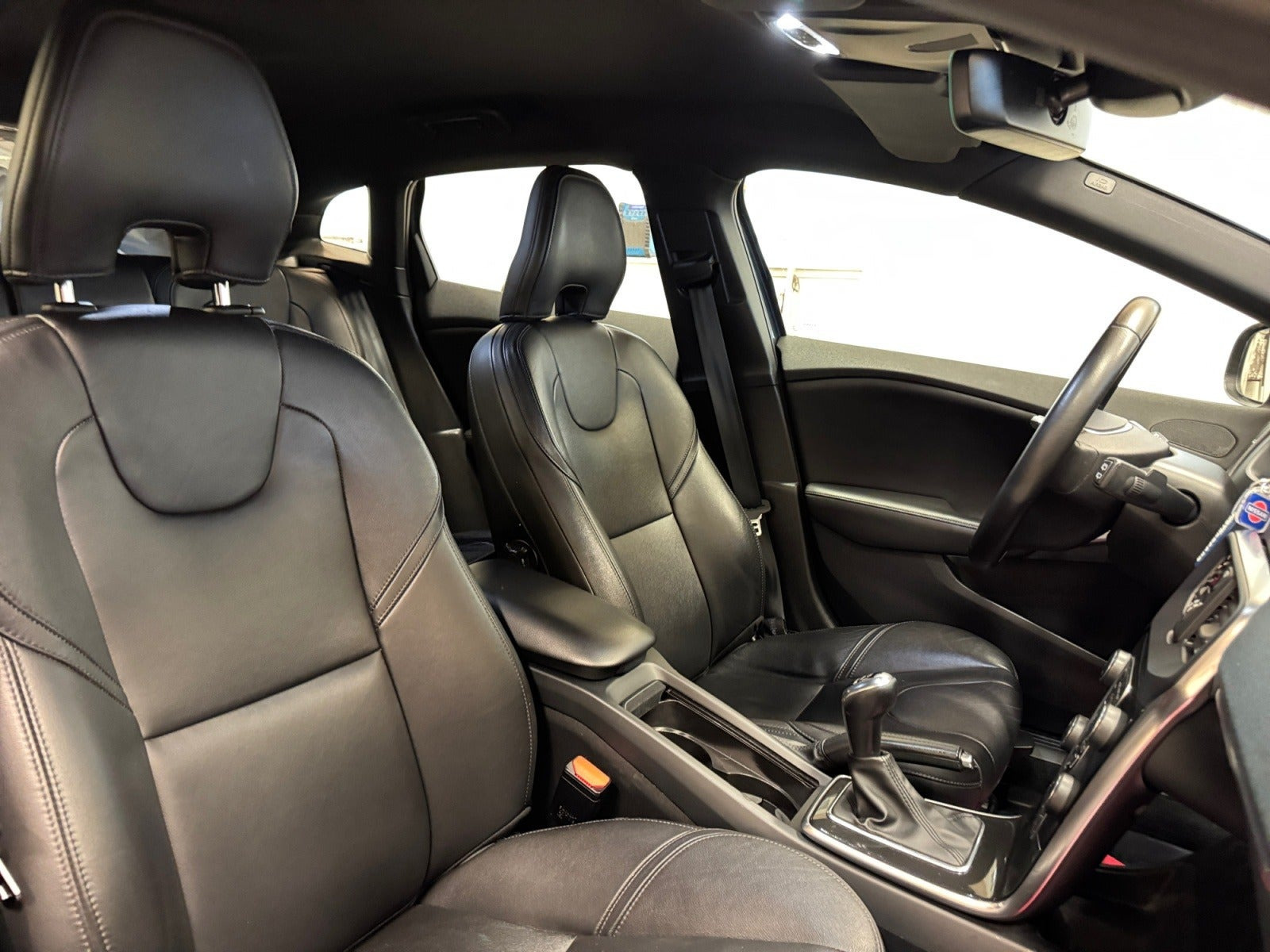 Blå Volvo V40 fra 2018
