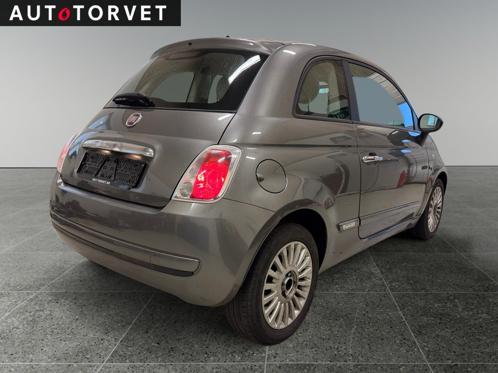 Grå Fiat 500 fra 2014